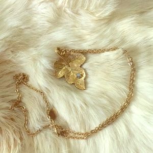 Vintage Avon Leaf Pendant and Chain